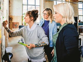 Networking w świecie start-upów zapewniają młodym przedsiębiorcom akceleratory. Studia MBA przydają się potem, na etapie porządkowania struktury firmy