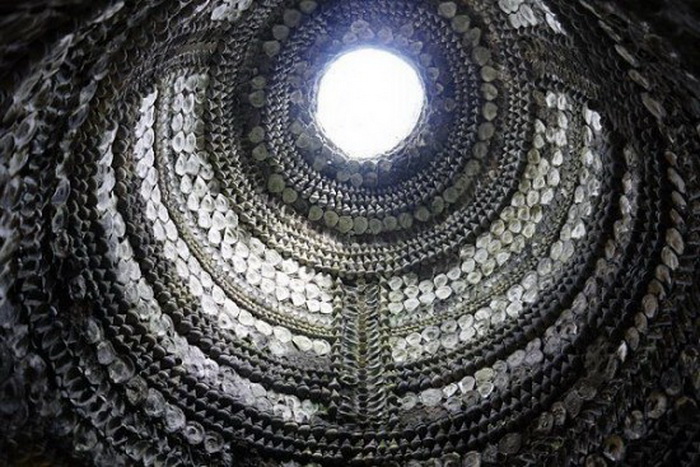   (Shell Grotto)   