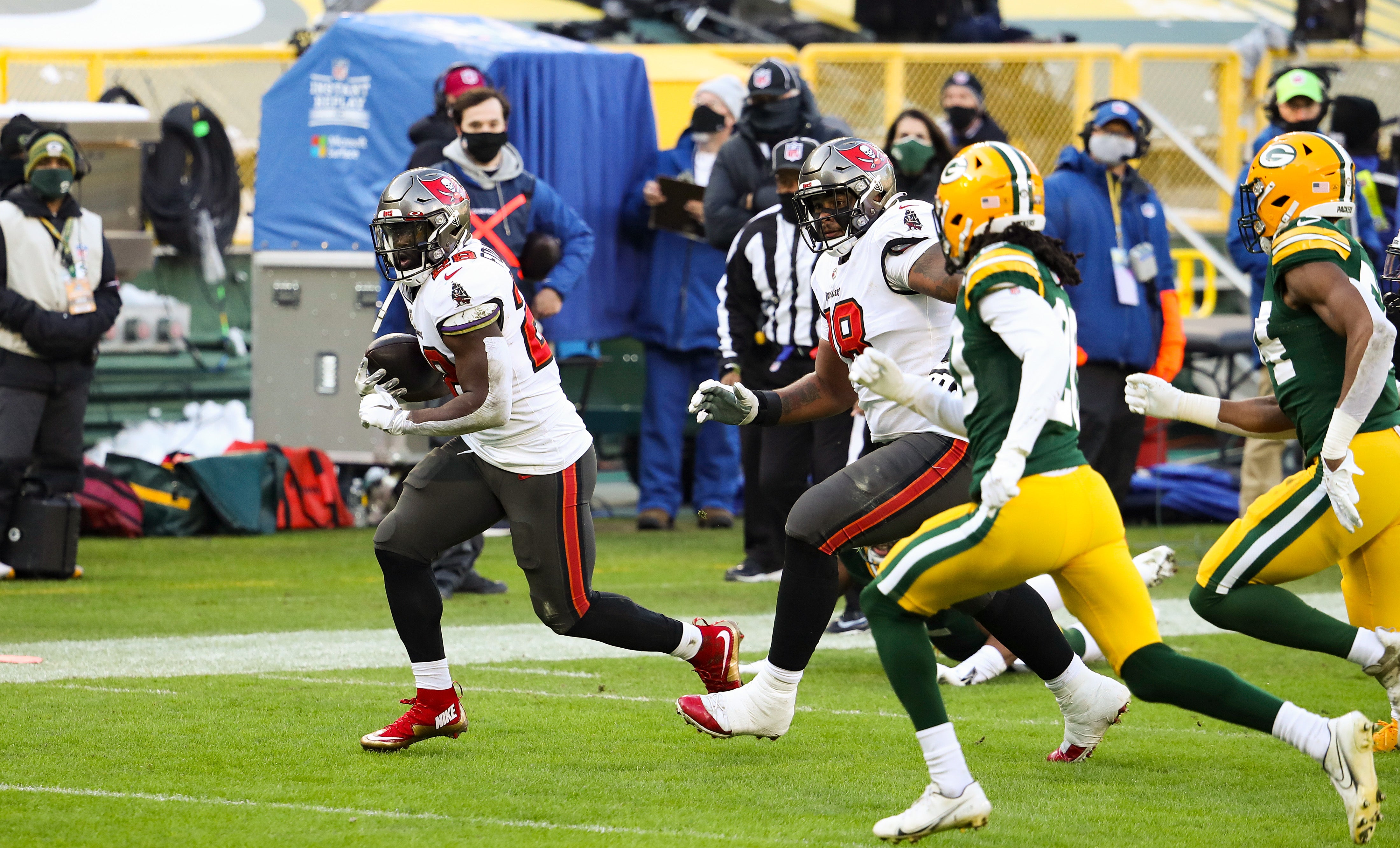 Leonard Fournette has a clear path to the end zone in the second quarter. TAMPA BAY TIMES / DIRK SHADD