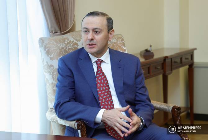 Armen Grigoryan, Azerbaycan'ın Laçın Koridoru'nu başka bir rotayla değiştirme talebine değindi: 
Bu talep meşru değil