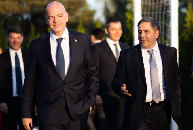 Le Président de la FIFA Gianni Infantino a félicité Armen Melikbekyan pour sa réélection
