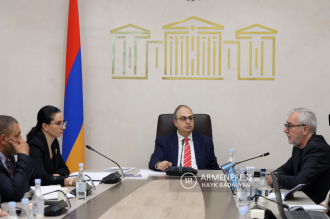 Պետական-իրավական հարցերի մշտական 
հանձնաժողովի նիստը

