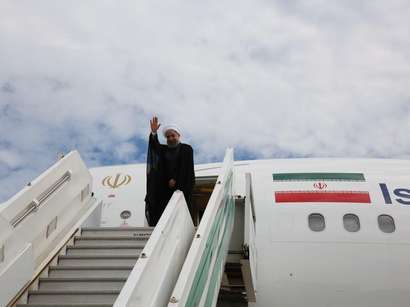 عکس: دکتر روحانی آستانه را به مقصد تهران ترک کرد / سیاست