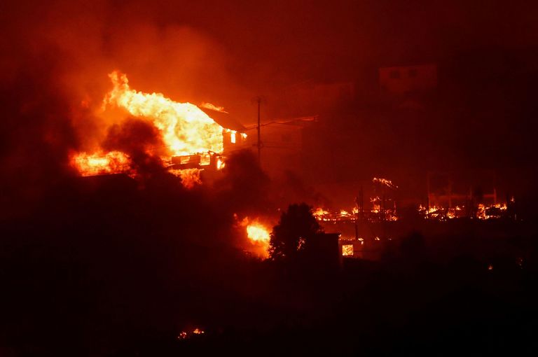 Пожар уничтожил целые городские районы
