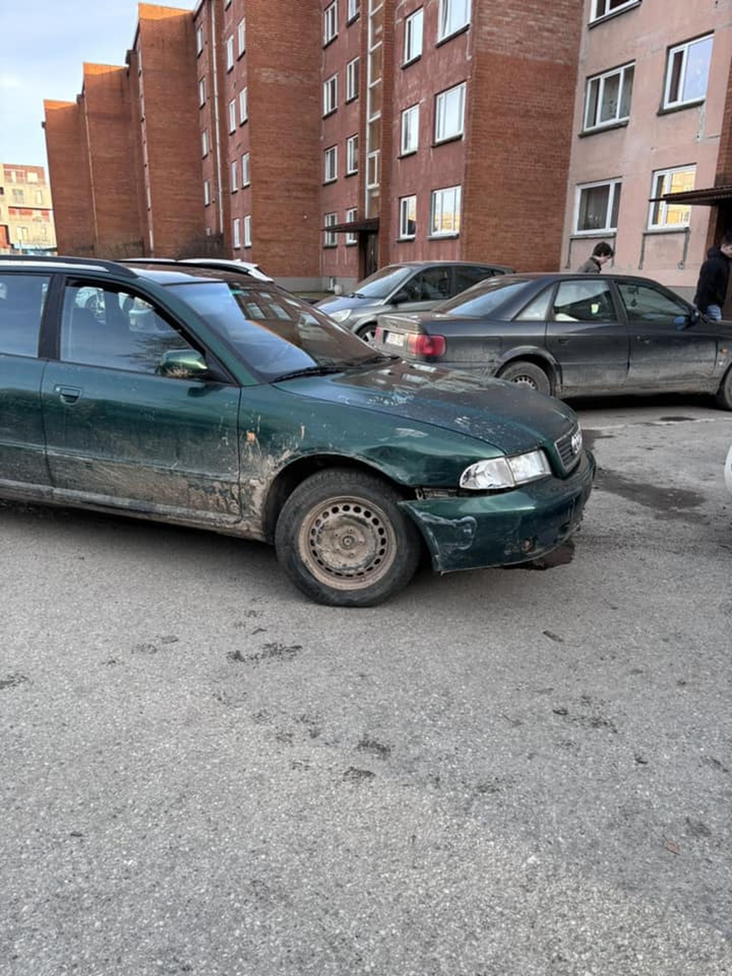 Попытка побега зеленой Audi началась в Ихасте, но, в конечном итоге она оказалась в районе Аннелинн.