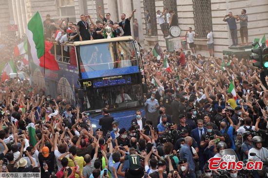 Italian national football players celebrate with fans in Rome
