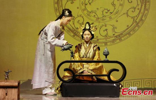 Ancient Chinese costume show illuminates 'silk culture'