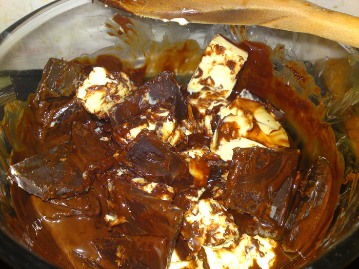 4278666_4823876151_950ef54fb8_dsc00305__Melting_chocolate_and_butter_L (700x525, 351Kb)
