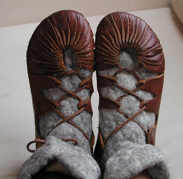 5539794_Viking_shoes_by_huldremor (600x587, 81Kb)