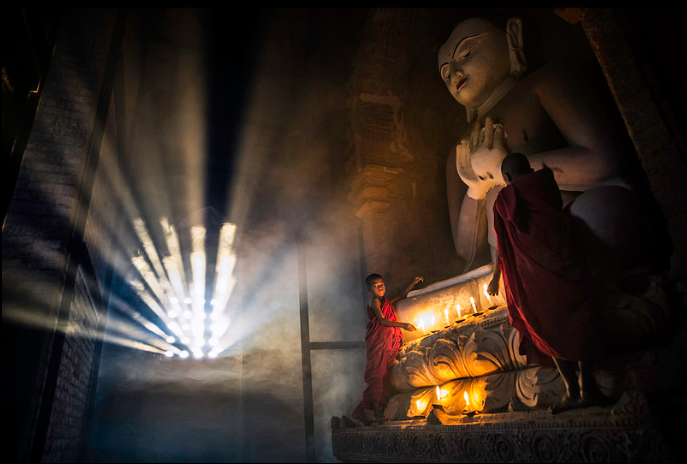 Buddha and novices by Oscar Tarneberg otarneberg flickr Theravada samanera monks (687x464, 419Kb)