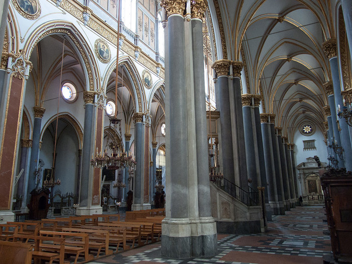chiesa-di-san-domenico-maggiore (700x525, 147Kb)