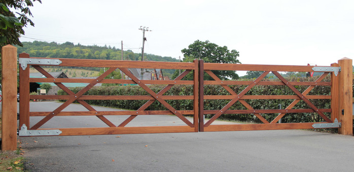 HBP_Wooden_Gates_Shelton_06 (700x339, 88Kb)