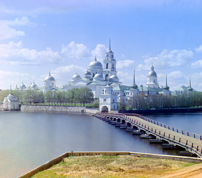 The_Monastery_of_St._Nil_on_Stolobnyi_Island_in_Lake_Seliger_in_Tver_Province_(Gorskii_03973) (700x617, 650Kb)