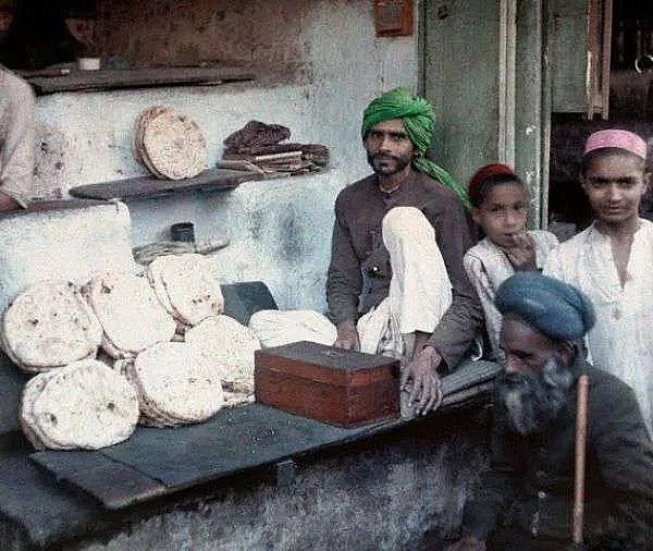 индия Торговец хлебом в Бомбее, индия 1920 год (600x506, 218Kb)