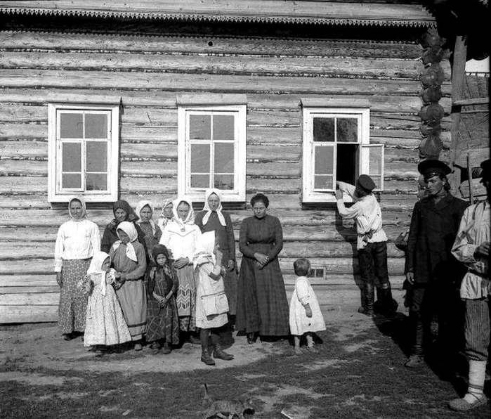  оссия Жители деревни Сытени Вятской губернии, 1913 год (700x596, 297Kb)