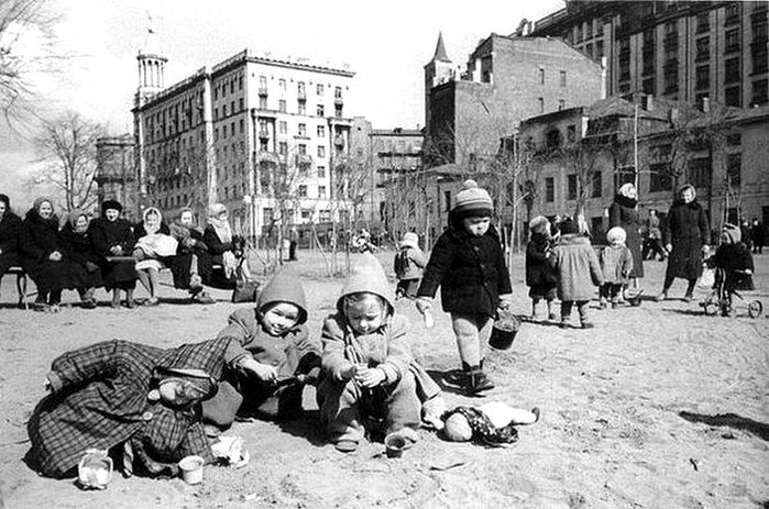 ссср На Тверском бульваре, Москва, 1946 год (700x463, 235Kb)