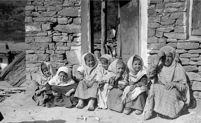ссср Группа дагестанских девочек, 1933 год (700x428, 229Kb)
