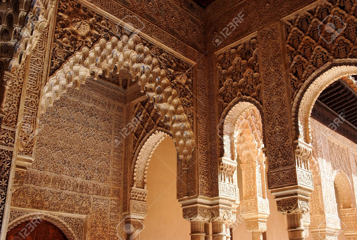 11185923-Beautiful-carved-columns-in-Alhambra-palace-in-Granada-Spain-Stock-Photo (700x472, 510Kb)