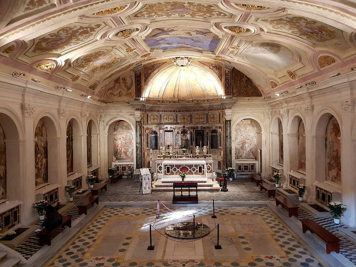 basilica-santa-maria-della-sanit-catacombe-di-san-gaudioso (700x525, 150Kb)