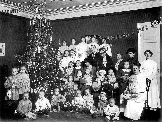  оссия  ождество в детском приюте в Петрограде. (640x483, 221Kb)