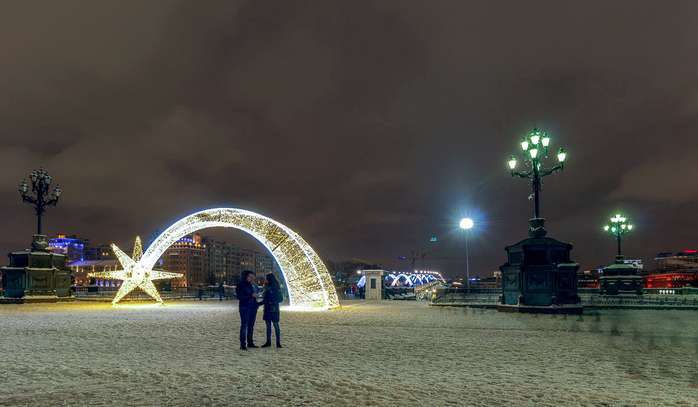 Зимний вечер в Москве (700x407, 271Kb)