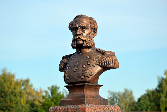 0 0 Памятник Путятину Великий Новгород (700x470, 314Kb)