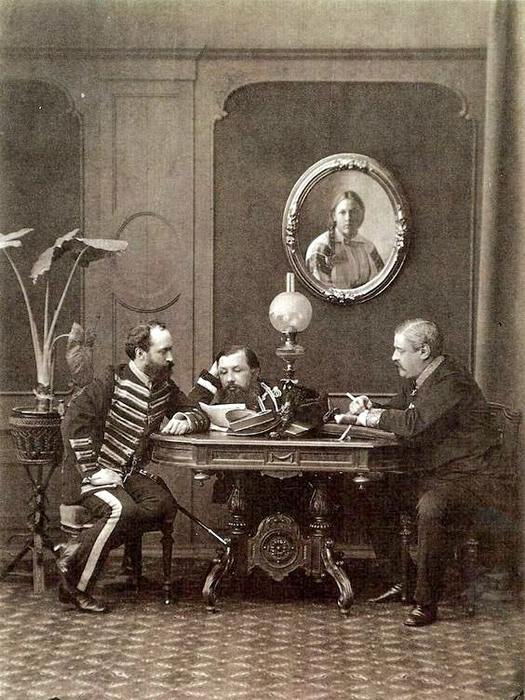  оссия Трое за чтением, фотограф Карелин, Нижний Новгород 1872 год (525x700, 360Kb)