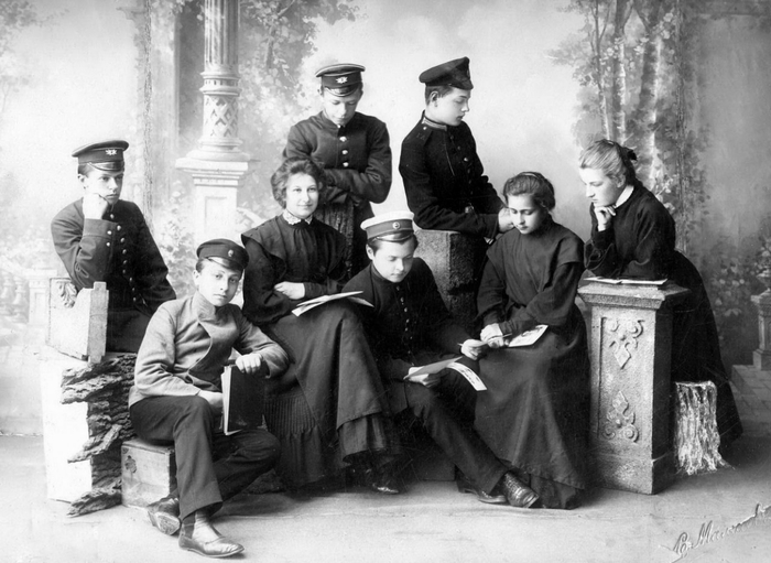  оссия Шадринск, гимназистки и кадеты 1898 год (700x511, 220Kb)