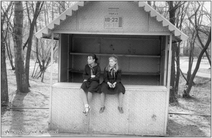 ссср Новокузнецкие школьницы в парке им. Гагарина, 1986 год. (700x457, 204Kb)