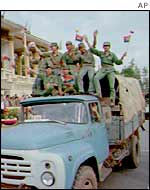 Vietnamese soldiers return from Cambodia