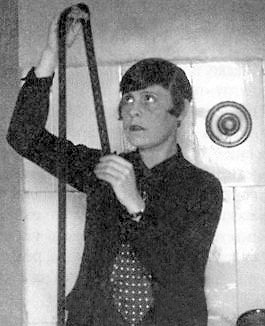 Лиля Брик во время монтажа фильма. 1928