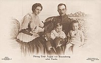 Герцог Эрнст Август Брауншвейгский и его семья, 1916 год.