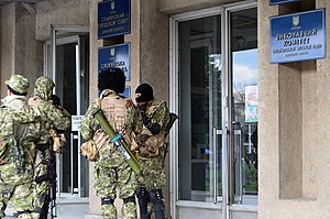 Боевики Стрелкова возле администрации Славянска