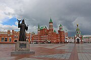 Памятник Алексию II на Патриаршей площади