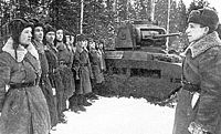 Советские танкисты и «Матильда» Mk II.