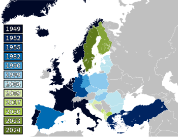 Карта Европы с восьми цветов, которые относятся к году разные страны присоединились к альянсу.