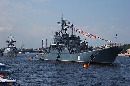 БДК «Александр Шабалин» на параде в День ВМФ, Санкт-Петербург, 2012 год