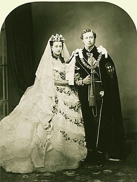 Принц Эдвард и Александра Датская в день свадьбы в 1863 году.