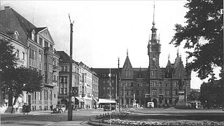 Фридрих-Вильгельм-Плац (ныне Славянская площадь) с ратушей, около 1930 года.