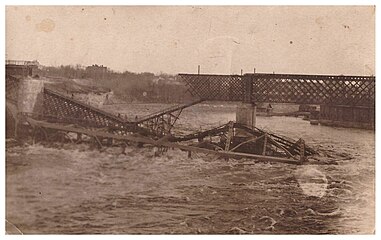 Разрушенный ж/д мост через реку Нарва в 1918 году