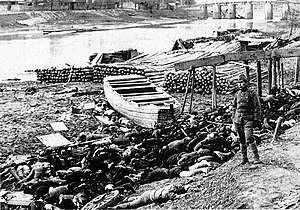 Берег реки, заваленный телами китайцев, расстрелянных японской армией.