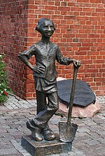 Памятник юному пекарю — легендарному защитнику города от тевтонских рыцарей