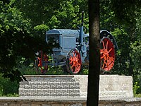 Трактор-памятник