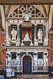 Б. Лонгена и Джусто Ле Курт. Монумент дожу Джованни Пезаро. 1665—1669. Базилика Санта-Мария-Глорьоза-дей-Фрари, Венеция