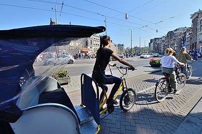 Велоповозка в Амстердаме