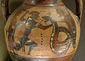 Кадм сражается с драконом. Сторона А чёрнофигурной амфоры из Эвбеи, ок. 560-550 до н. э., Лувр