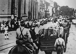 Японские войска входят в Сайгон