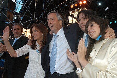 Кристина Фернандес со своим мужем, дочерью и сыном