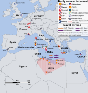 Mapa znázorňující události z koaličního zásahu v Libyi. Volně založeno na zdroji z BBC News
