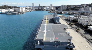 海上自衛隊の護衛艦「いずも」を空撮したように見え、木原稔防衛相が「フェイク動画」の可能性を指摘した動画のスクリーンショット